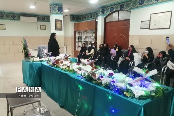برگزاری مراسم آغاز هفته قرآن و عترت در آموزشگاه شاهد ۱۶ ، ناحیه ۴ شیراز
