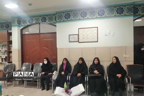 برگزاری مراسم آغاز هفته قرآن و عترت در آموزشگاه شاهد ۱۶ ، ناحیه ۴ شیراز