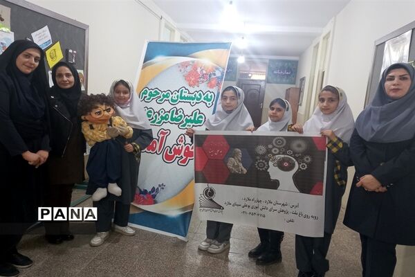 برپایی نمایشگاه دست سازه‌های دانش‌آموزان در دبستان مزرعه دختران صفادشت