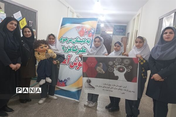 برپایی نمایشگاه دست سازه‌های دانش‌آموزان در دبستان مزرعه دختران صفادشت