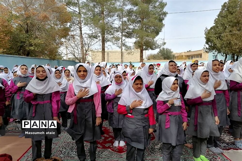 بازدید مدیر آموزش و پرورش شهرستان خاتم از دبستان حضرت زینب (س)