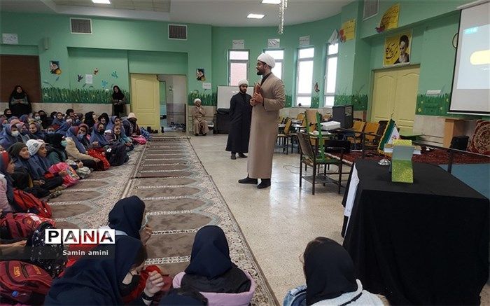 نشست الگوبرداری دانش‌آموزان از حضرت زهرا در مدرسه حضرت خدیجه رودهن/فیلم