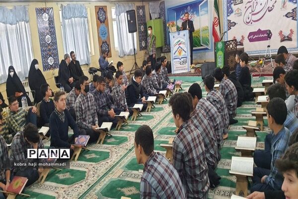 مراسم نوای قرآنی به‌مناسبت آغاز هفته‌ قرآن، عترت و نماز در مدارس منطقه٢