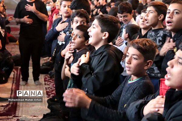 دانش‌آموزان آباده در سوگ حضرت فاطمه زهرا (س)