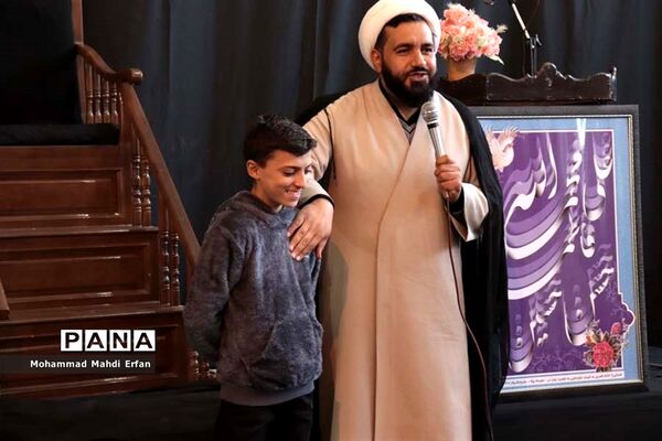 دانش‌آموزان آباده در سوگ حضرت فاطمه زهرا (س)