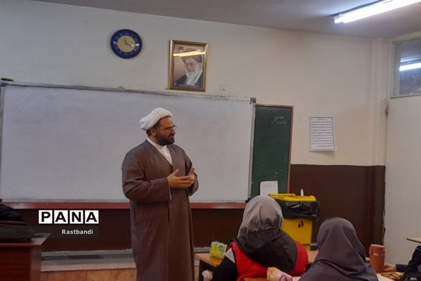 گفتمان دینی در دبیرستان وحدت منطقه ۱۳