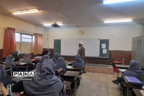 گفتمان دینی در دبیرستان وحدت منطقه ۱۳