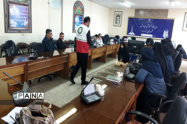 برگزاری دوره آشنایی با کمک‌های اولیه برای فرهنگیان