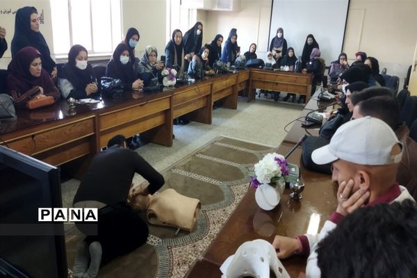 برگزاری دوره آشنایی با کمک‌های اولیه برای فرهنگیان