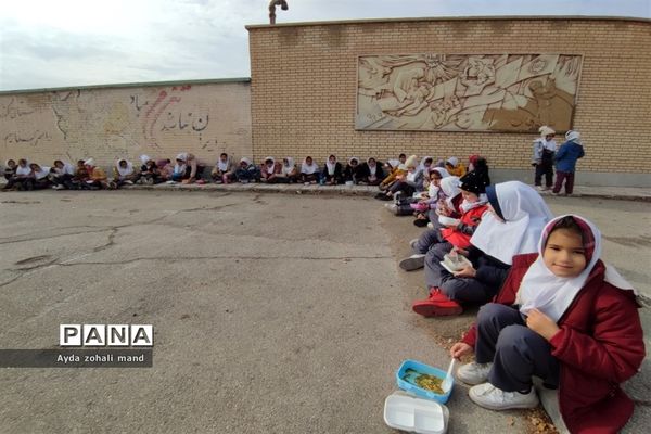 برگزاری مراسم ایام فاطمیه و برپایی ایستگاه صلواتی در مدرسه توفیق رباط کریم