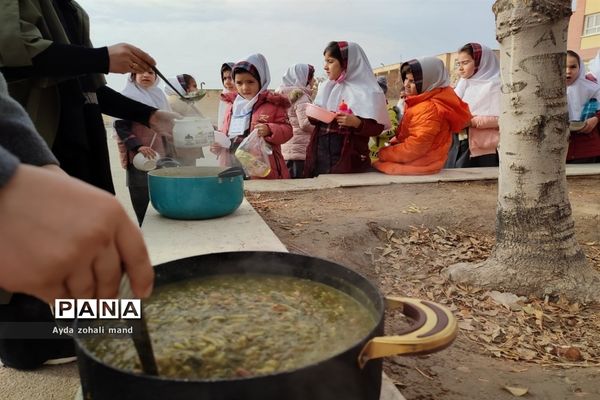 برگزاری مراسم ایام فاطمیه و برپایی ایستگاه صلواتی در مدرسه توفیق رباط کریم