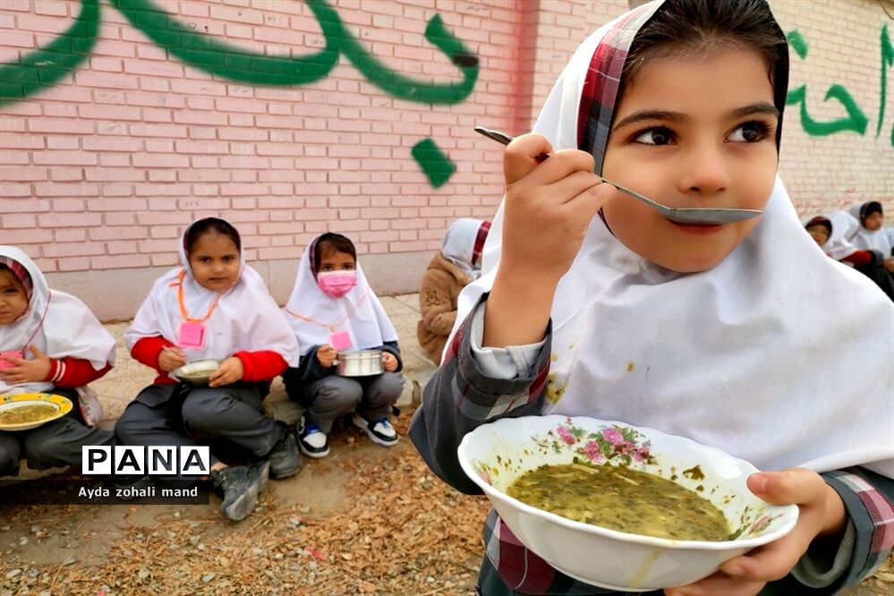 برگزاری مراسم ایام فاطمیه و برپایی ایستگاه صلواتی در مدرسه توفیق رباط کریم