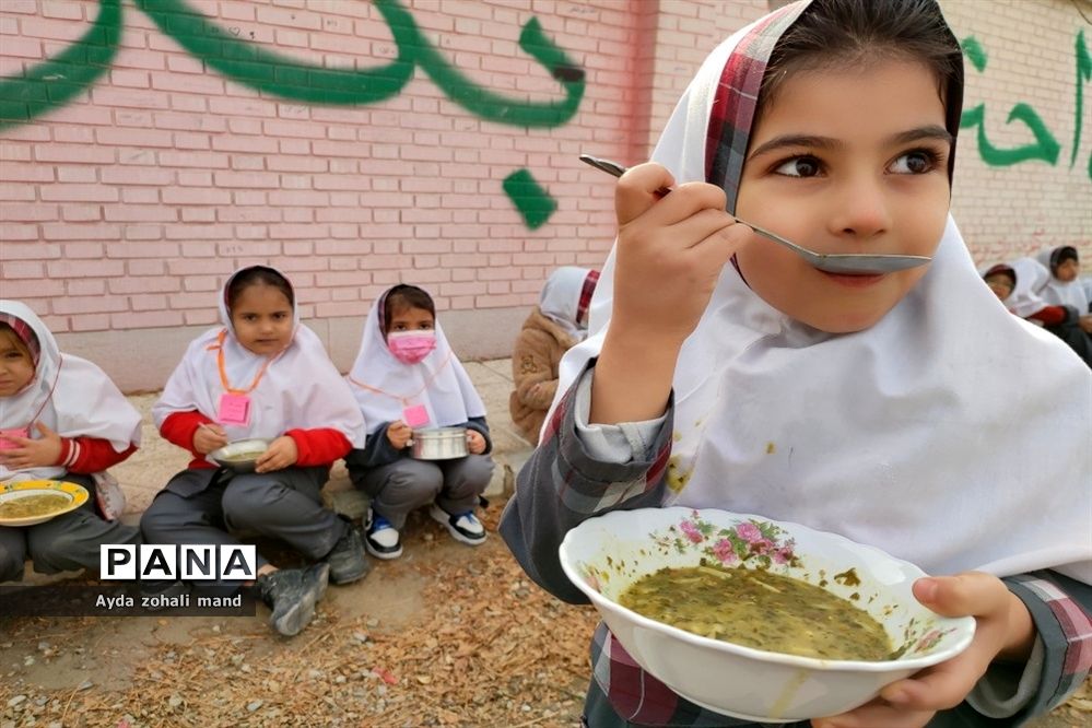 برگزاری مراسم ایام فاطمیه و برپایی ایستگاه صلواتی در مدرسه توفیق رباط کریم