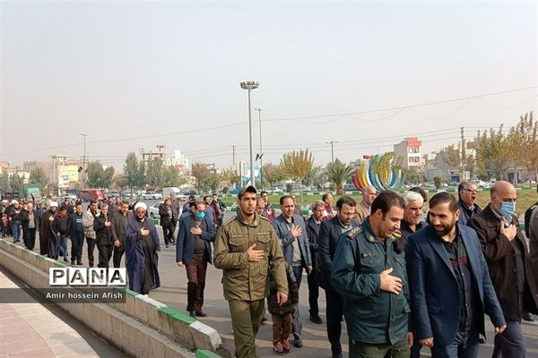 حرکت دسته عزاداری به‌مناسبت شهادت حضرت فاطمه زهرا(س) در شهرستان قرچک