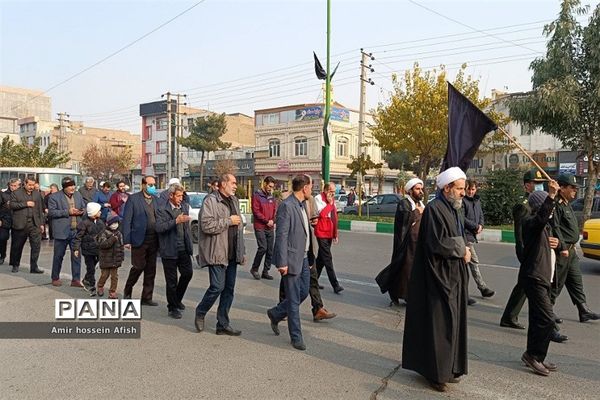حرکت دسته عزاداری به‌مناسبت شهادت حضرت فاطمه زهرا(س) در شهرستان قرچک