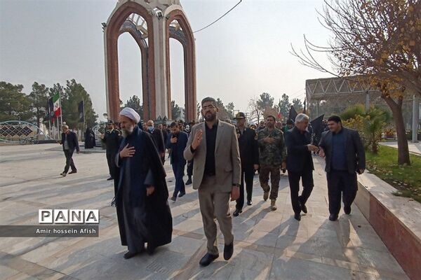 حرکت دسته عزاداری به‌مناسبت شهادت حضرت فاطمه زهرا(س) در شهرستان قرچک