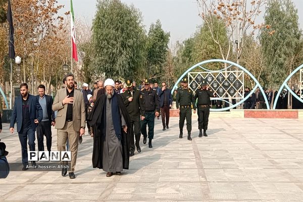 حرکت دسته عزاداری به‌مناسبت شهادت حضرت فاطمه زهرا(س) در شهرستان قرچک