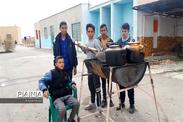 بازدید معاون پرورشی اداره‌کل آموزش و پرورش استان از دبیرستان شهید مطهری ابرکوه