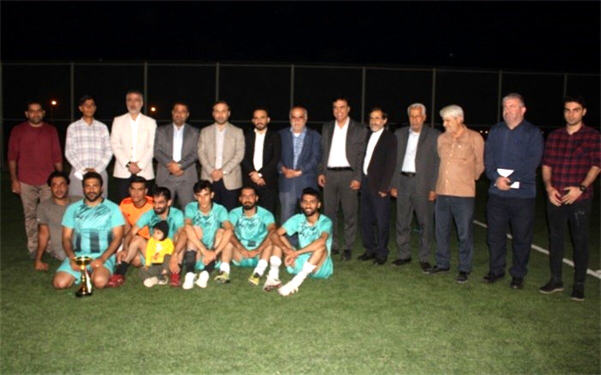 تیم آبطویل قهرمان مسابقات روستایی مینی فوتبال جام پرچم بوشهر شد