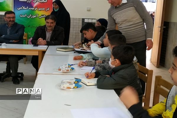 نشست مدیر سازمان دانش‌آموزی استان اصفهان با خبرنگاران خبرگزاری پانا و مجلس دانش‌آموزی شاهین شهر