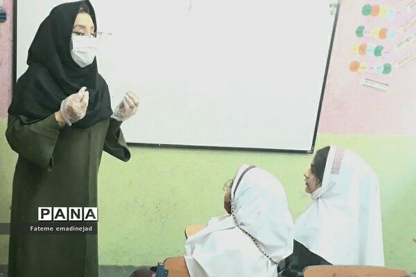 آموزش نکات بهداشتی و معاینات پدیکلوزیس در مدرسه حضرت زهرا(س)۲ -رودهن