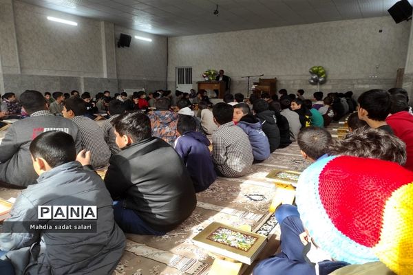 محفل انس با قرآن در دبستان پسرانهٔ پاسداران ناحیه یک  یزد