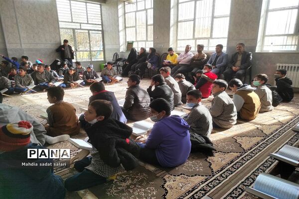 محفل انس با قرآن در دبستان پسرانهٔ پاسداران ناحیه یک  یزد