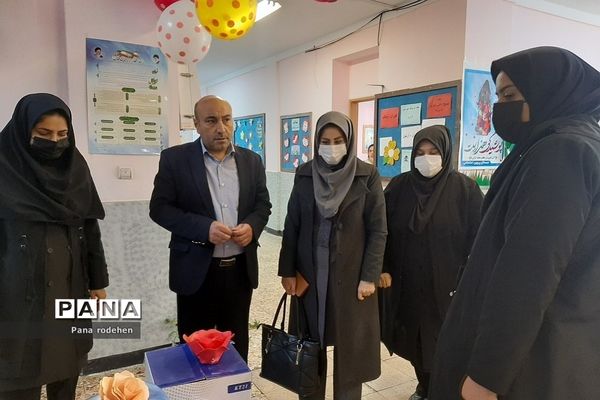 نواختن زنگ پژوهش در مدارس آموزش و پرورش رودهن