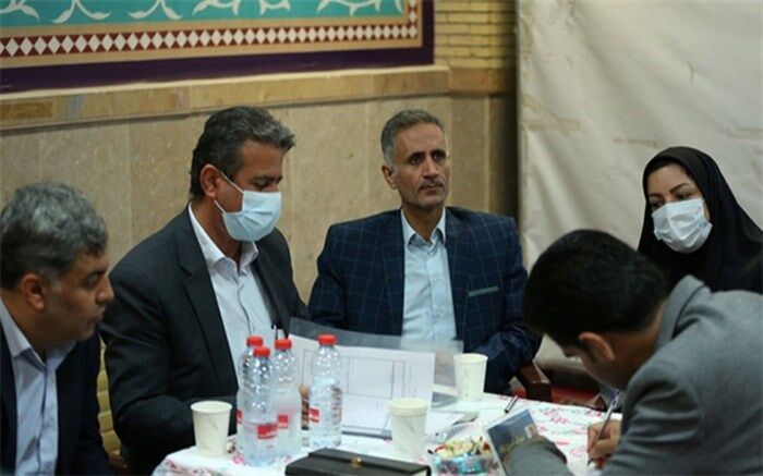 برپایی میز خدمت استانداری در مصلی نماز جمعه بوشهر