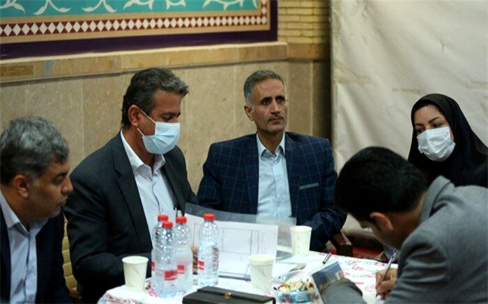 برپایی میز خدمت استانداری در مصلی نماز جمعه بوشهر