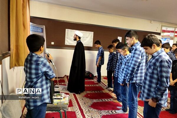 نشست بصیرتی و آموزشی ویژه دهه فاطمیه در مدرسه شهید بهشتی رودهن