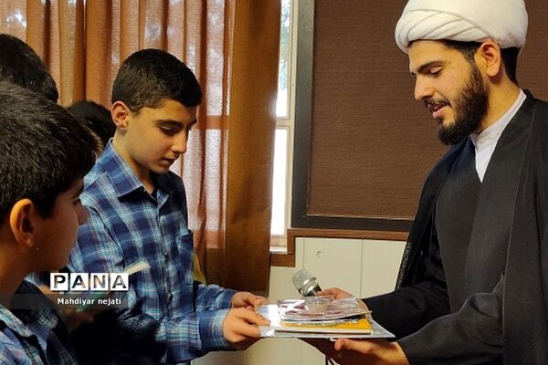 نشست بصیرتی و آموزشی ویژه دهه فاطمیه در مدرسه شهید بهشتی رودهن