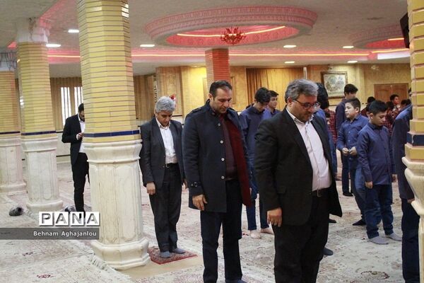 پیوند مسجد و مدرسه و برگزاری نماز جماعت به‌مناسبت هفته قرآن و عترت در حسینیه اعظم زنجان
