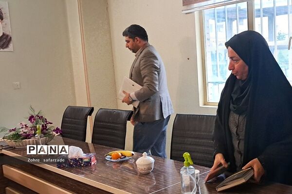 گفتگوی تخصصی معاون پرورشی اداره‌کل آموزش و پرورش شهرستان‌های استان تهران با کارکنان تربیتی رودهن