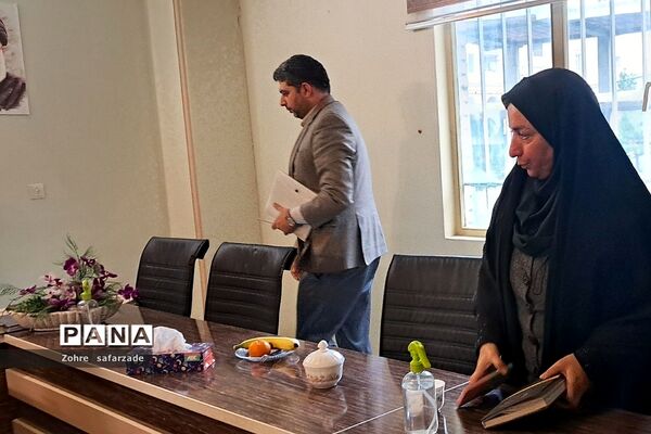 گفتگوی تخصصی معاون پرورشی اداره‌کل آموزش و پرورش شهرستان‌های استان تهران با کارکنان تربیتی رودهن