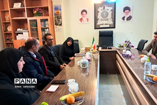 گفتگوی تخصصی معاون پرورشی اداره‌کل آموزش و پرورش شهرستان‌های استان تهران با کارکنان تربیتی رودهن