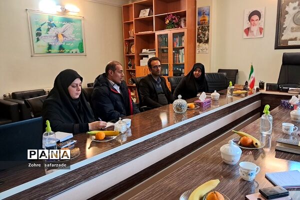 گفتگوی تخصصی معاون پرورشی اداره‌کل آموزش و پرورش شهرستان‌های استان تهران با کارکنان تربیتی رودهن