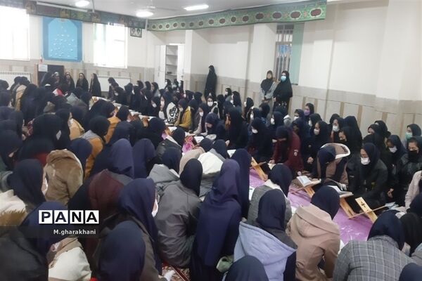 برگزاری محفل انس با قرآن در دبیرستان مکتبی شهر بن