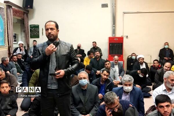 نشست صمیمانه مسئولان با فعالان‌فرهنگی رودهن در دفتر امام جمعه رودهن