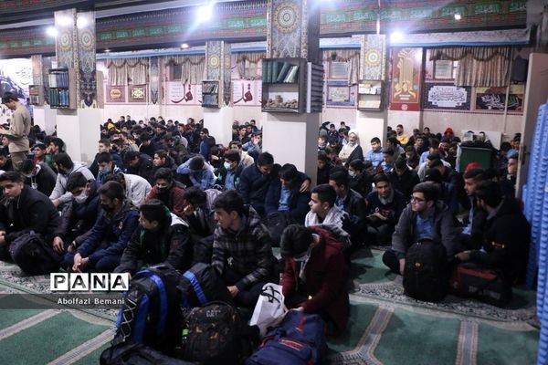 اعزام نخستین گروه از دانش‌آموزان قم به اردوی راهیان نور