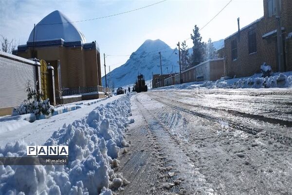 بارش اولین برف پاییزی در شهرستان میبد