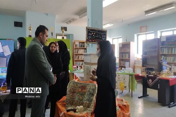 نمایشگاه هفته پژوهش
