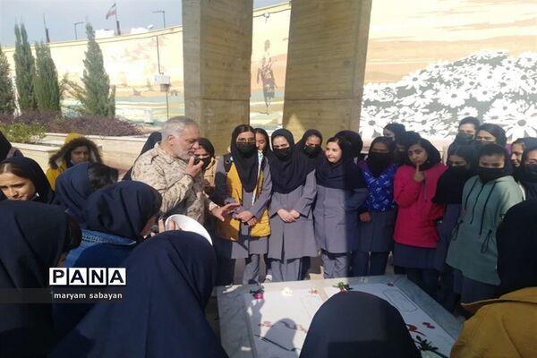 اردوی آموزشی آمادگی دفاعی پایه دهمی‌های ناحیه ۳ شیراز در موزه دفاع مقدس