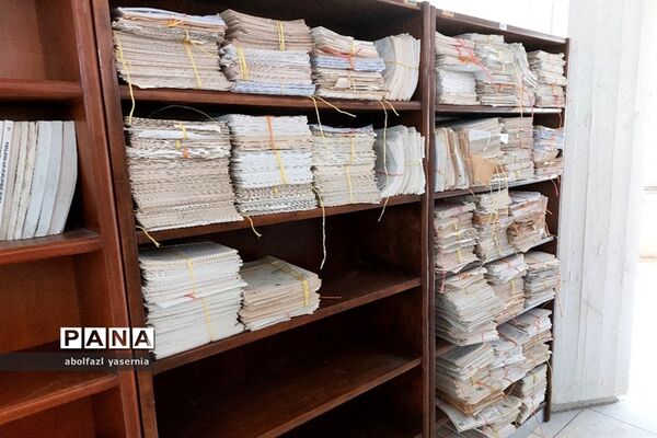 بازدید دانش‌آموزان رشته علوم انسانی ناحیه ۳ شیراز از کتابخانه مرکزی دانشگاه شیراز