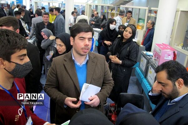 نمایشگاه دستاوردهای پژوهشی دانش‌آموزان در پارک فناوری پردیس