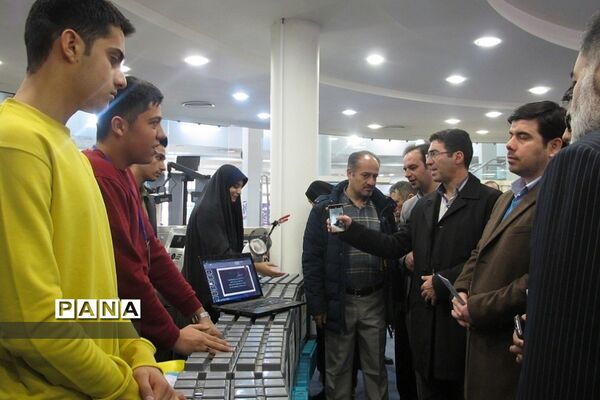 نمایشگاه دستاوردهای پژوهشی دانش‌آموزان در پارک فناوری پردیس