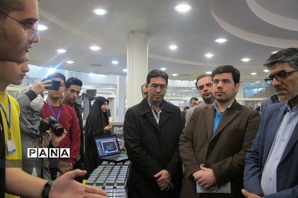نمایشگاه دستاوردهای پژوهشی دانش‌آموزان در پارک فناوری پردیس