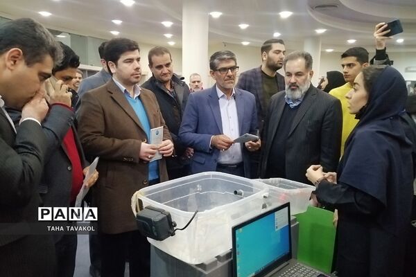 نمایشگاه دستاوردهای پژوهشی دانش‌آموزان در پارک فناوری پردیس