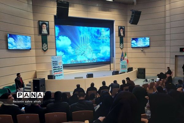 حضور دانش‌آموزان رودهن در نمایشگاه دستاوردهای پژوهشی دانش‌آموزان در پارک علم و فناوری پردیس