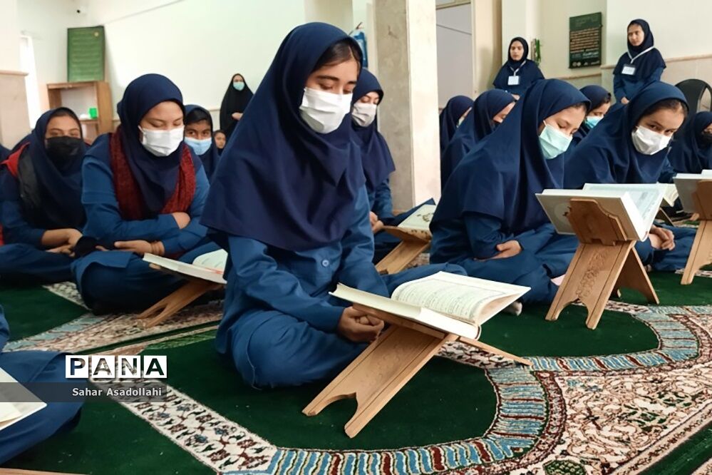 محفل انس با قرآن در دبیرستان حضرت فاطمه (س) سربندان دماوند